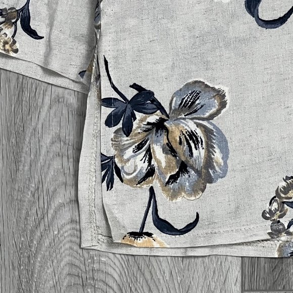 Moda Petite By Paris Star Vintage Flowers V-Neck Button Down Shirt - Picture 5 of 9